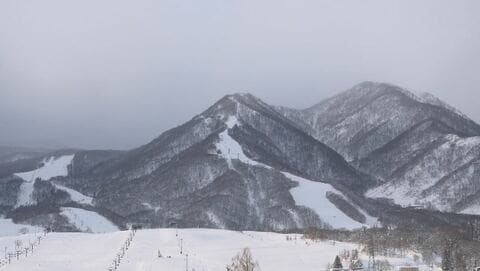 スキー場のリフトで宙づりに　女性が心肺停止の状態　リフトを降りそこねたか　長野・小谷村