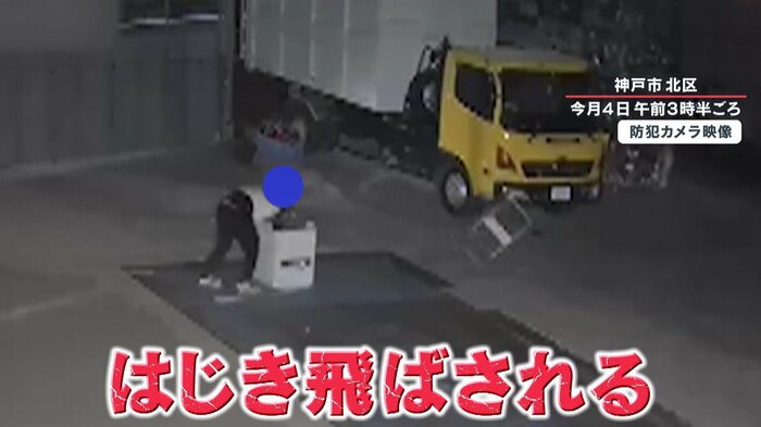金庫は重さ100キロ以上。台車に乗せるのも一苦労のはず