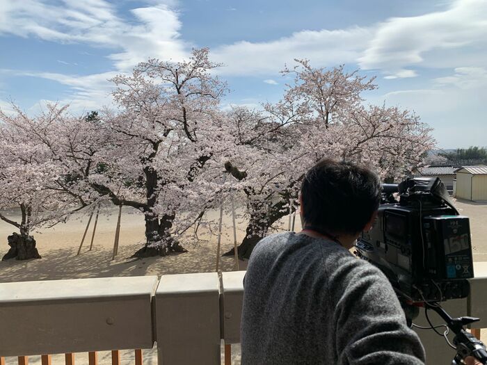 取材する筆者