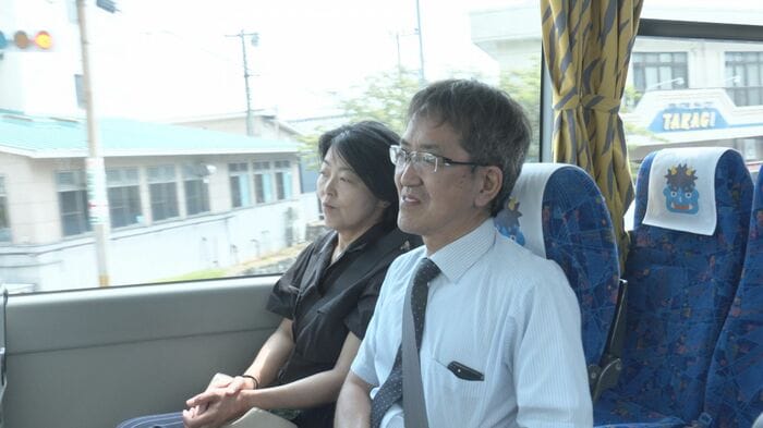 娘(山口和湖さん)の姿を見守る両親