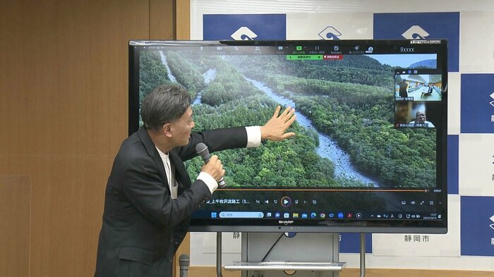 シミュレーション結果を説明する難波市長(10月13日)