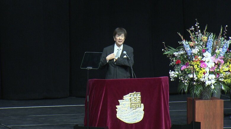 ジャパネット創業者・高田明氏サプライズ登壇も「勇気をもってチャレンジを」大学の入学式　憧れのキャンパスライフ始まる　｜FNNプライムオンライン