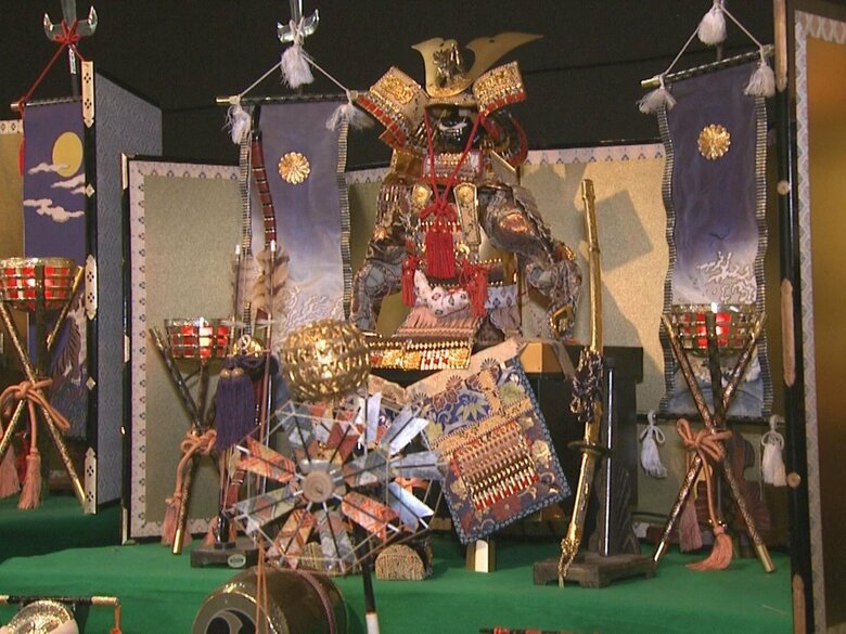 こどもの日を前に…鎧兜など集めた『端午の節句展』五月人形等28点が展示され鯉のぼりも 三重・熊野市｜FNNプライムオンライン