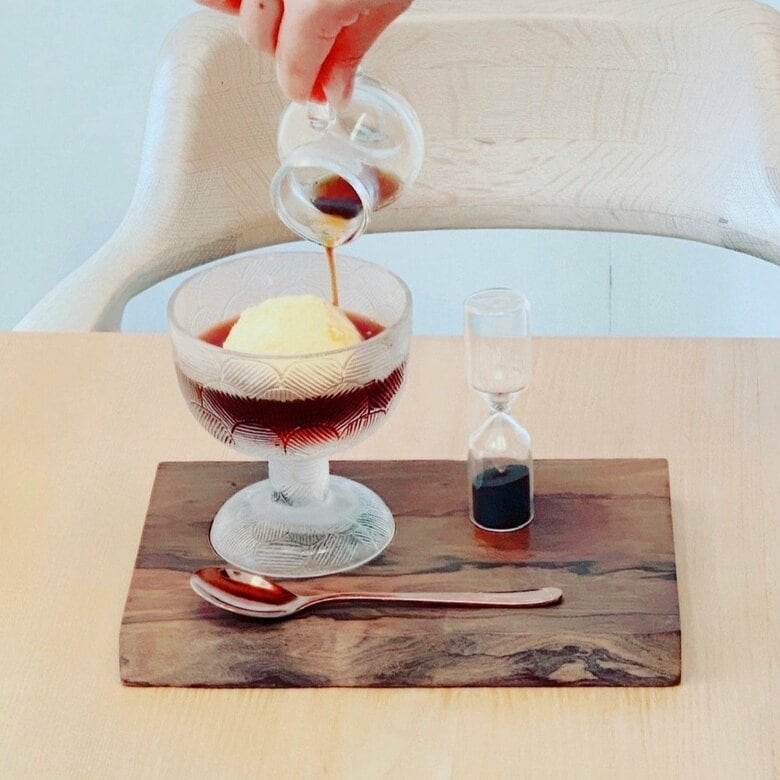 砂時計で完成する“魔法のコーヒーゼリー”が話題…大須の人気カフェでモーニングからランチまで楽しめるワクワク体験｜FNNプライムオンライン