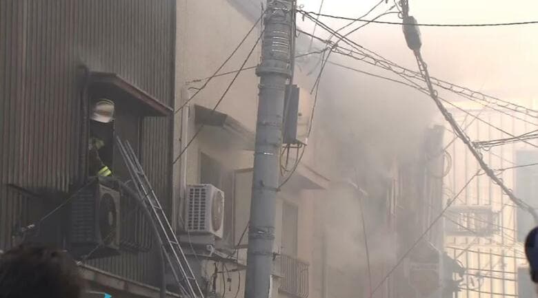【速報】複数の店舗と住宅が入る木造建物で火事　けが人なし　午後５時半ごろに”鎮圧”　大阪・旭区｜FNNプライムオンライン