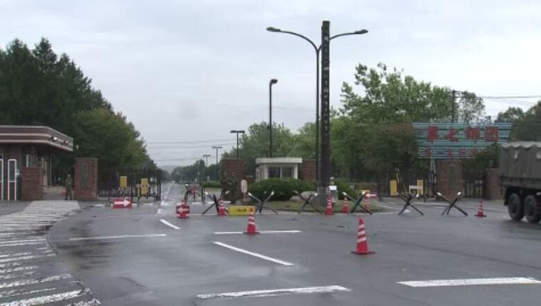 32歳自衛官がスナックで深夜まで飲酒→仮眠→酒気帯び運転で駐屯地に戻る途中にガードレールに衝突_停職4か月の懲戒処分〈北海道千歳市〉｜FNNプライムオンライン