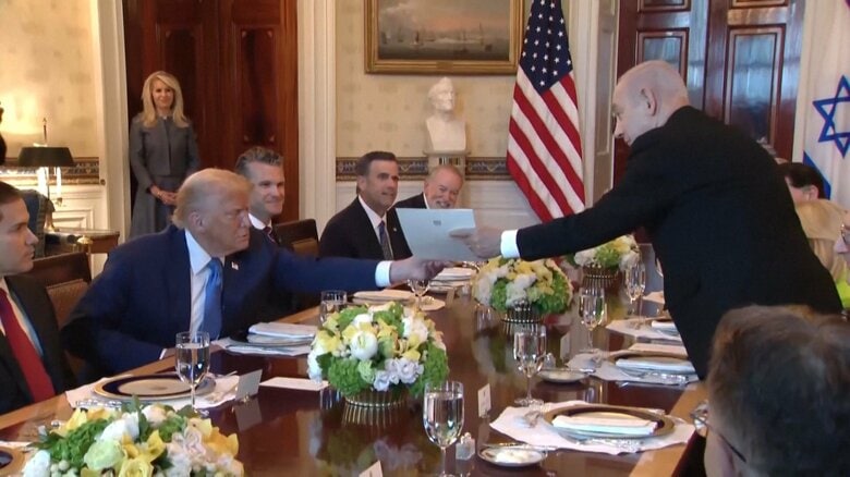 訪米中のイスラエル・ネタニヤフ首相がトランプ大統領をノーベル平和賞に推薦「次々と平和を築き上げている」推薦状を手渡す｜FNNプライムオンライン