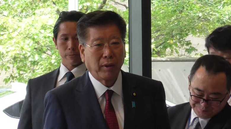 衛藤晟一1億総活躍担当相の初登庁(9月12日)