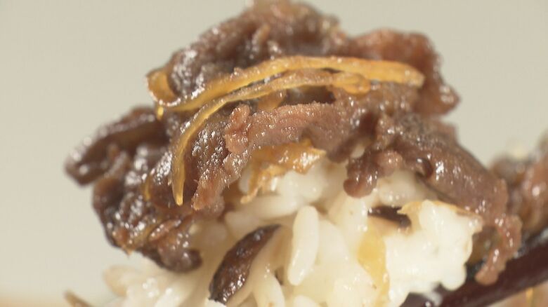 甘辛い牛肉と酢飯の絶妙な組み合わせ