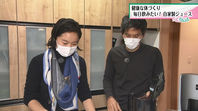 薬剤師の藤井多恵子さん（左）と夫・晶浩さん（右）