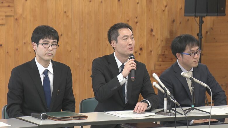 青木哲也代表（中央）