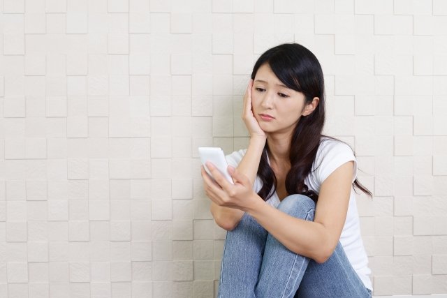 SNS疲れに関する事例を調査。現代人のストレスを引き起こす原因とは?