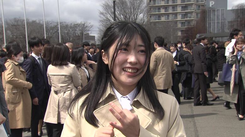 入学後の目標を語る新入生