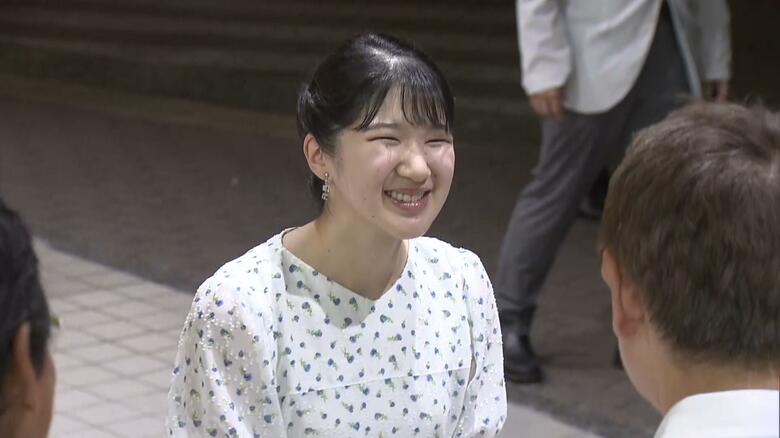 伊豆急下田駅で出迎えを受けられる愛子さま