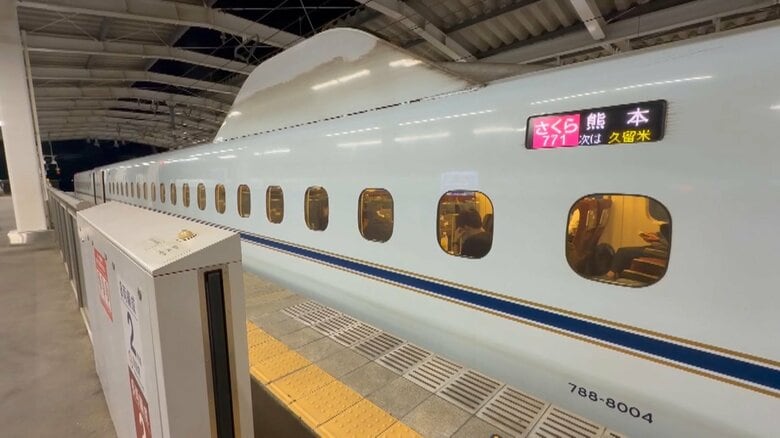 新鳥栖駅で止まる車両（13日午前0時ごろ：視聴者撮影）