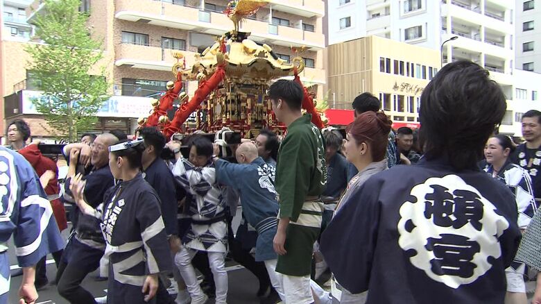 三吉神社伝統の「みこし渡御」