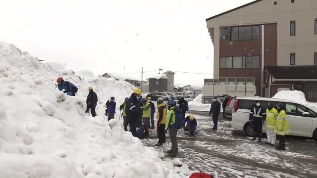 猪苗代警察署の脇に作られた雪山