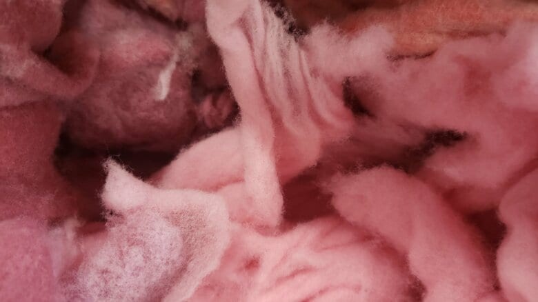 染色後の乾燥の際に出たほこり（提供：西染工）