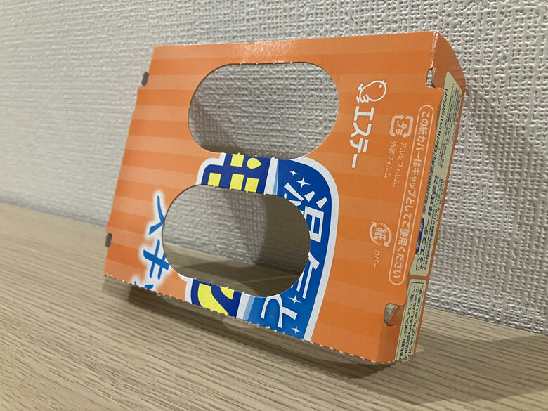 必ずといっていいほど、紙のふたがついている（編集部撮影）