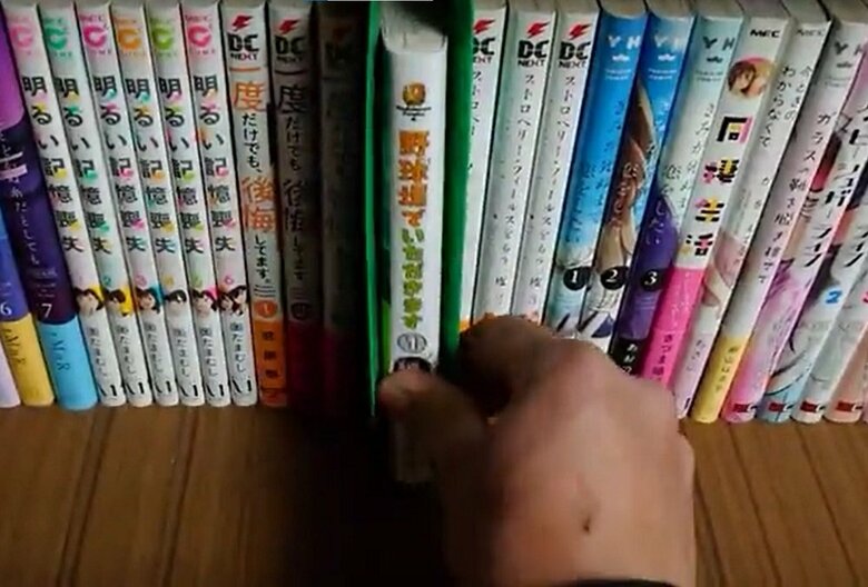 発明品の中に本を入れて、後は抜くだけ