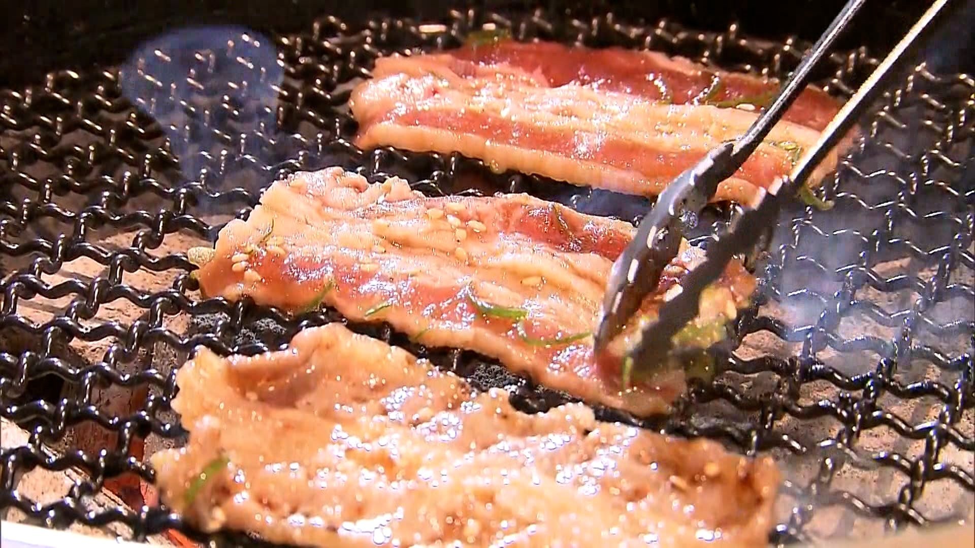 きょうは「い〜肉の日」お得を求めて大行列…焼き肉弁当が半額に “爆 買い”する買い物客の姿も（FNNプライムオンライン）｜ｄメニューニュース（NTTドコモ）