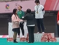 ろう学校生徒たちが「トレイベアラー」で大会参加　選手入場時にハイタッチ、エスコートも　様々な役割でデフリンピック運営に参画