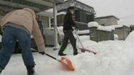 【日本海側・大雪と吹雪に警戒】朝から雪かきの市民…「いやもう勘弁してほしいです」札幌20センチ・余市30センチ超の積雪＿12日昼までに50センチの降雪予測も〈北海道〉