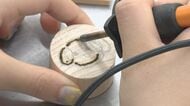 思い思いのデザインを焼き付ける…子供達が地元の「尾鷲ヒノキ」を使ったオリジナルキーホルダー作りに挑戦 三重県尾鷲市