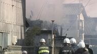 90代女性が死亡か…三重県津市で住宅が燃える火事 年齢・性別不明の1人の遺体見つかる 67歳男性も喉をやけど