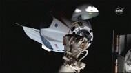ISSにドッキング成功 有人宇宙船「クルードラゴン」
