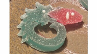 オレンジ味のウサギや赤いコイ丸呑み…中日10年ぶり優勝へ「下剋上竜」老舗和菓子店とドラゴンズがコラボ