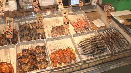 “午後3時”に合わせ団地の一角に行列…37年愛され続ける『町の魚屋さん』焼き魚を求め2時間かけて来る客も