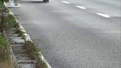 原付バイクに車が追突しひき逃げか　原付バイクの74歳男性が意識不明で搬送も命に別条なし　逃げた車を捜査　群馬・太田市
