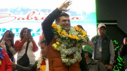 ボリビア大統領選　決選投票で中道のロドリゴ・パス氏が勝利　約20年続いた左派政権に終止符