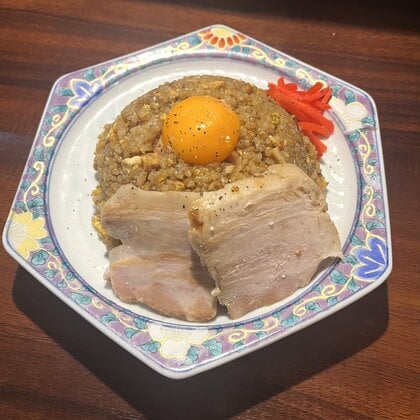 透き通る中華そばに話題の“町中華オムライス”も…祖父母の記憶を受け継ぐ味と進化系メニューが人気