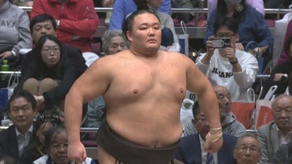 朝乃山が「勝ち越し王手」の7勝目　金峰山を寄り切って連勝【大相撲初場所 10日目結果】