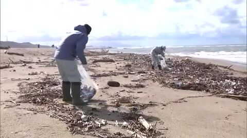 ごみを絶対捨てないで！　地域住民らが身近な海岸でクリーンアップ活動　秋田市
