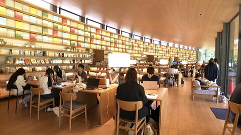 飲食もゲームも自由に　新たな図書館のカタチ　読む場所から“集う場所”へ