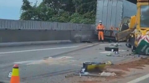 北陸自動車道で作業員2人に大型トラックが突っ込む　1人が死亡、1人が意識不明の重体　上下線の通行止めは6時間後に解除