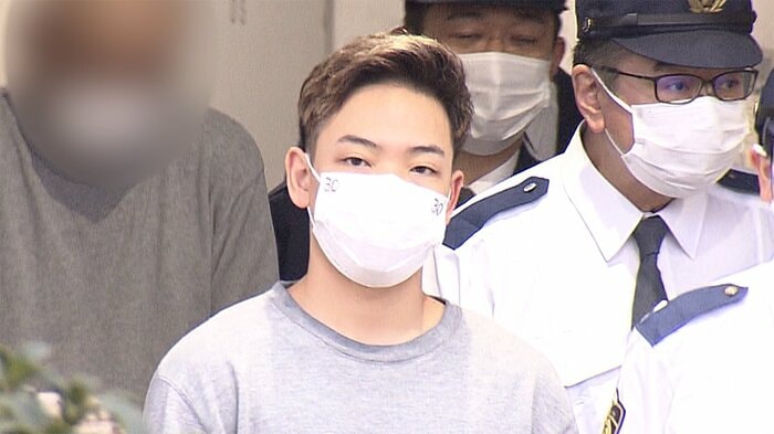 殺人容疑で送検される梶川寛人容疑者(21)(15日午前 蒲田署)