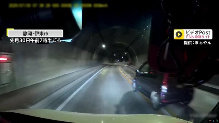 追い越し禁止の片側1車線のトンネルで追い越していく車