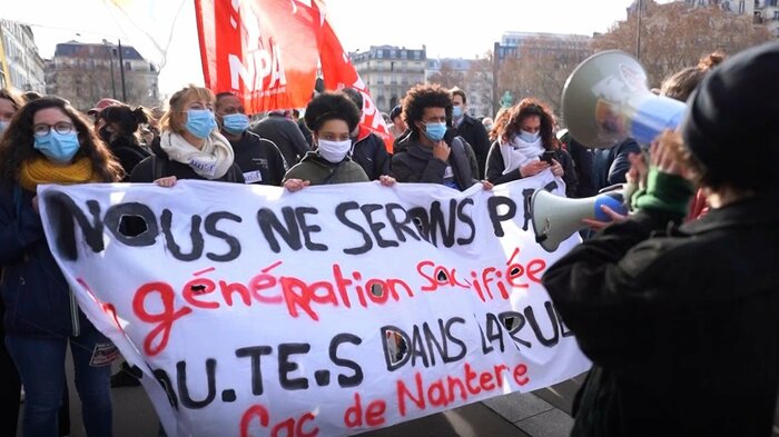 「元の生活を取り戻せ」と訴えるフランスの大学生たち