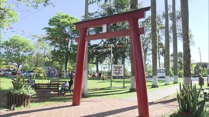 ラ・コルメナの広場「宮坂国人公園」