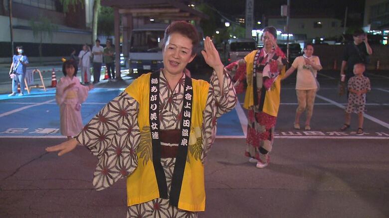 「湯上り美女連」キレのある踊りで「手本」に　戸倉上山田温泉で60年以上続く盆踊り大会「夏の風物詩で盛り上がって」「みんな集まって楽しい」　長野・千曲市｜FNNプライムオンライン