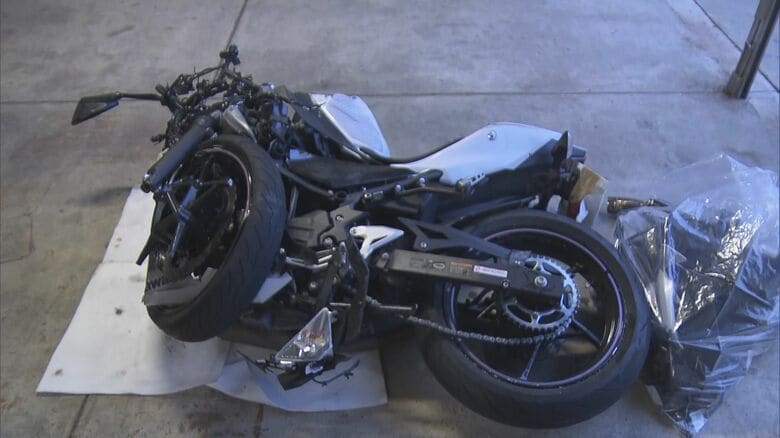 未明の交差点で右折トラックと衝突 直進しようとしたバイクの20歳女性が死亡 トラックの運転手を現行犯逮捕｜FNNプライムオンライン