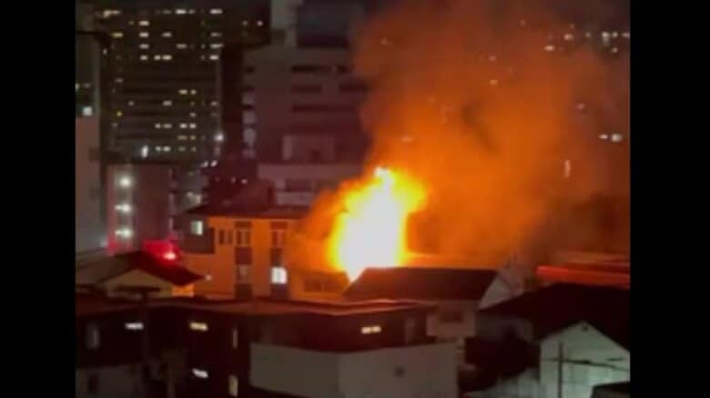 【速報】岡山市役所近くで建物火災　住宅とみられ４０代男性やけどで搬送　岡山市消防局【岡山】｜FNNプライムオンライン
