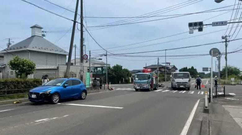 【速報】交差点で乗用車とバイク衝突　バイク運転の４０代男性意識不明〈宮城・名取市〉｜FNNプライムオンライン