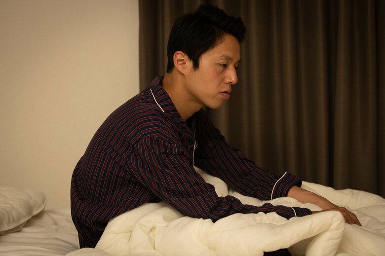 50代の男性が途中で3回以上起きると中途覚醒（イメージ）