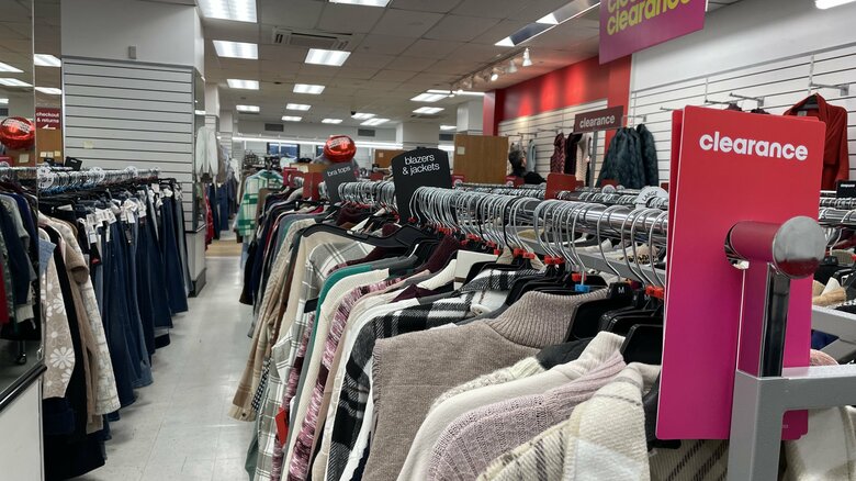 店内でブランド品が安く手に入る