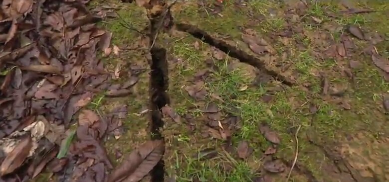 氷見市熊無地区で発生した亀裂